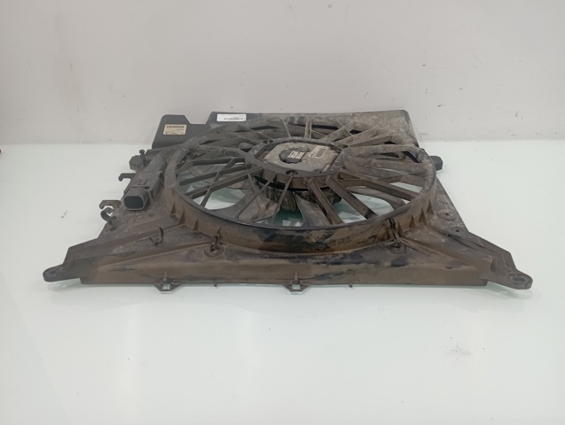 31111543 VOLVO Ventilador eléctrico de refrigeración completo (motor y hélice)  disponible Vigo