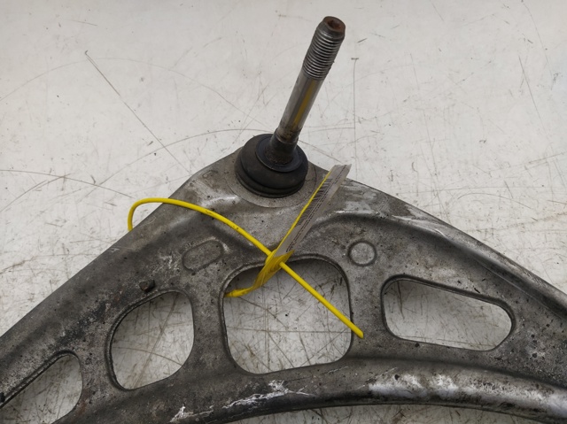 Brazo inferior derecho de la suspensión delantera 31122341828 BMW