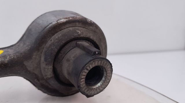 31126763700 Brazo inferior derecho de la suspensión delantera comprar Sevilla