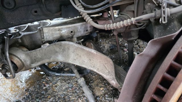 Brazo inferior izquierdo de la suspensión delantera 31126798107 BMW