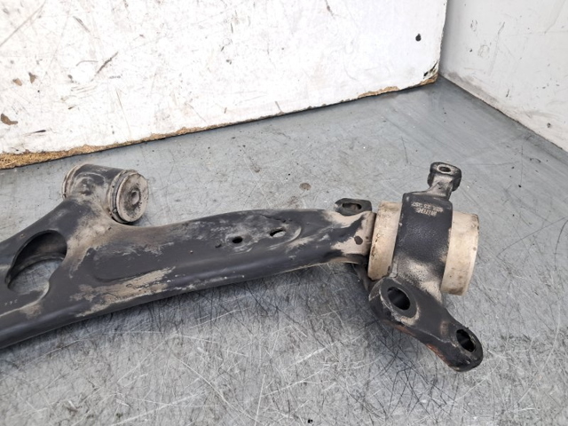 31126879843 Brazo inferior izquierdo de la suspensión delantera  disponible Utrera