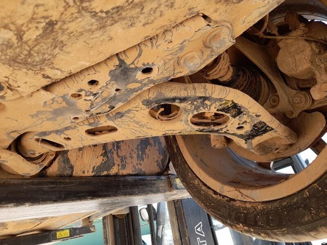 31126879843 Brazo inferior izquierdo de la suspensión delantera  en stock Sabadell