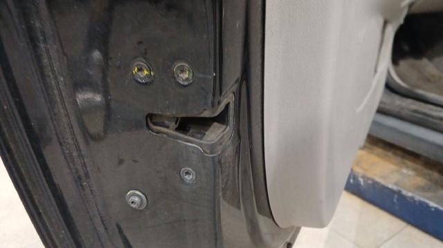 31253657 VOLVO Cerradura de puerta delantera izquierda  disponible Alicante