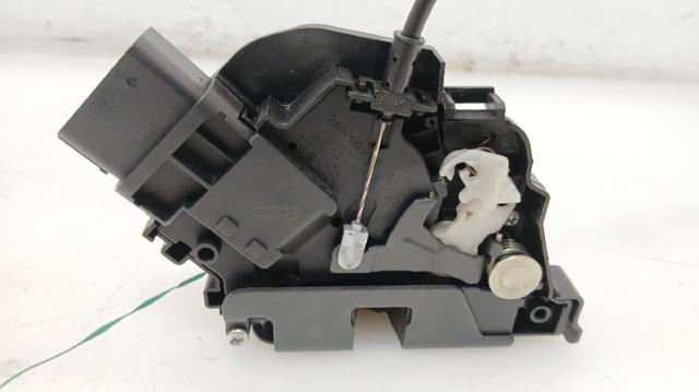 VOLVO 31253658 Cerradura de puerta delantera derecha  en stock Salamanca