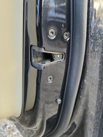 VOLVO 31253662 Cerradura de puerta delantera derecha  en stock Terrassa