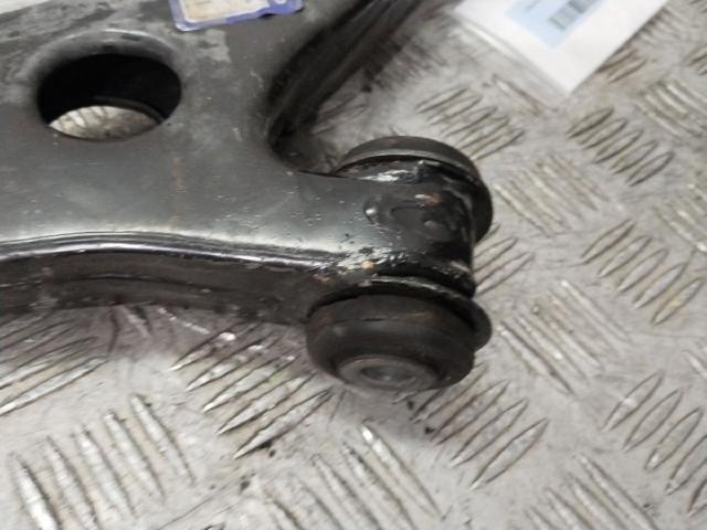 31277462 Brazo inferior derecho de la suspensión delantera  en stock Sabadell