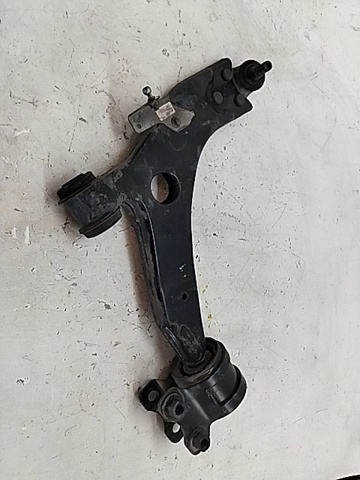 31277465 Brazo inferior derecho de la suspensión delantera comprar Almería