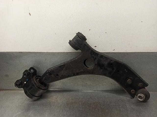 31277465 Brazo inferior derecho de la suspensión delantera  disponible Utrera
