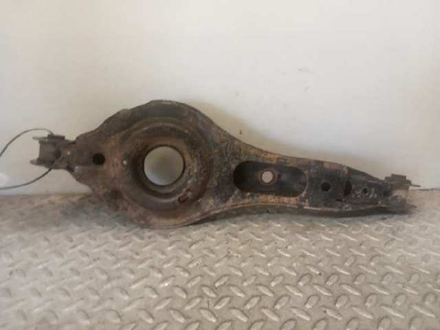 VOLVO 31277584 Brazo inferior trasero izquierdo/derecho  en stock Salamanca