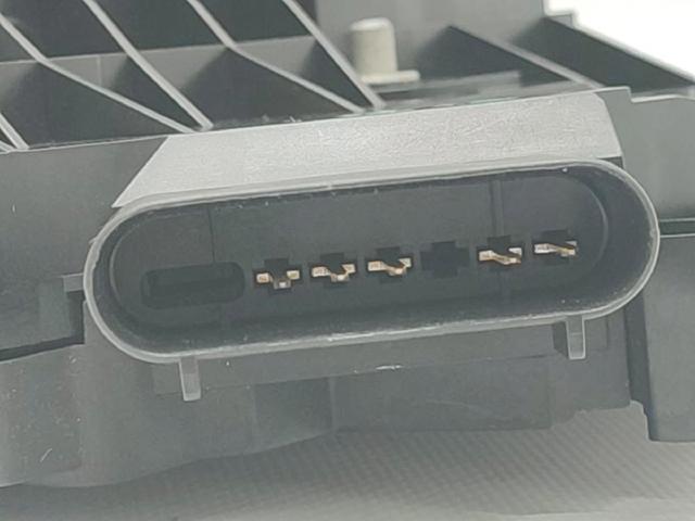 VOLVO 31301739 Cerradura de puerta delantera derecha comprar Pamplona