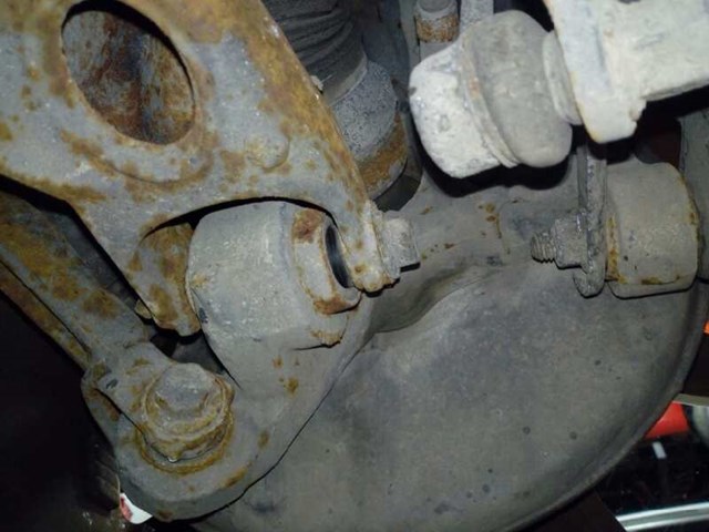 Brazo de suspensión trasero inferior derecho 31304153 Volvo