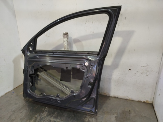 31335444 VOLVO Puerta delantera derecha  disponible Ourense