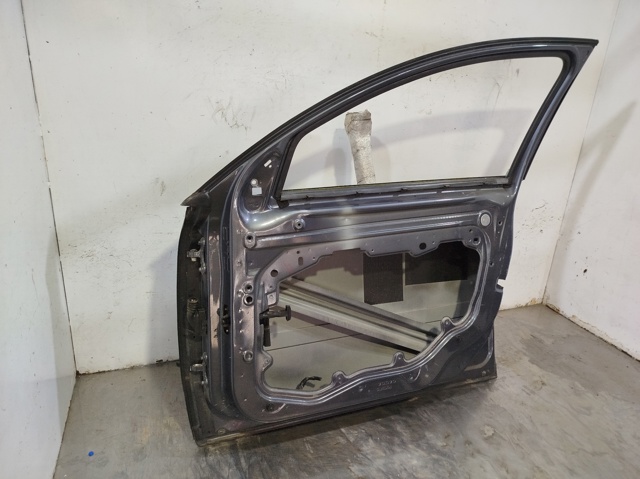 31335444 VOLVO Puerta delantera derecha  en stock Córdoba