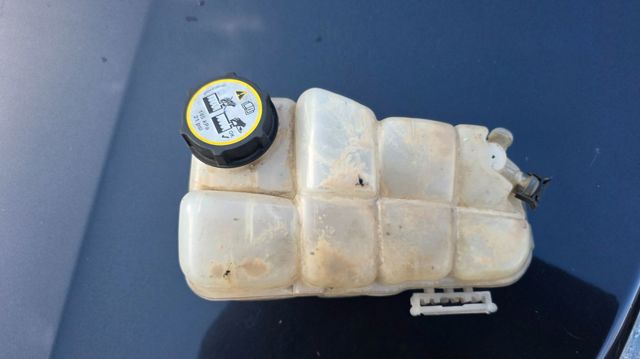 VOLVO 31338764 Depósito de expansión del sistema de refrigeración  disponible España