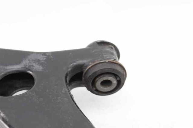 31340231 Brazo inferior derecho de la suspensión delantera  disponible Burgos