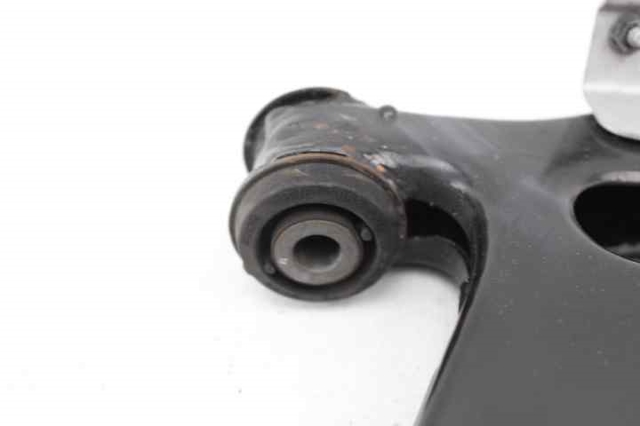 31340231 Brazo inferior derecho de la suspensión delantera comprar Almería
