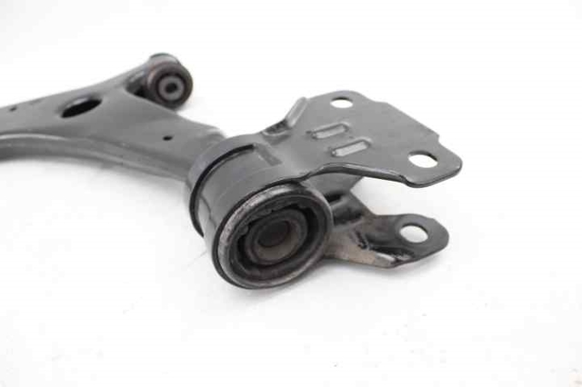 31340232 VOLVO Brazo inferior izquierdo de la suspensión delantera  disponible Alicante