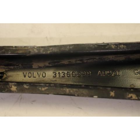 VOLVO 31360588 Brazo transversal de suspensión trasera  en stock Terrassa