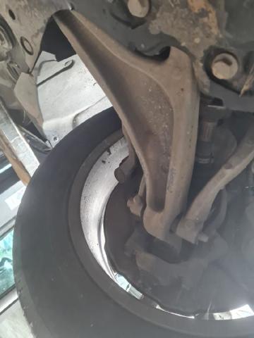 Brazo inferior derecho de la suspensión delantera 31360651 VOLVO