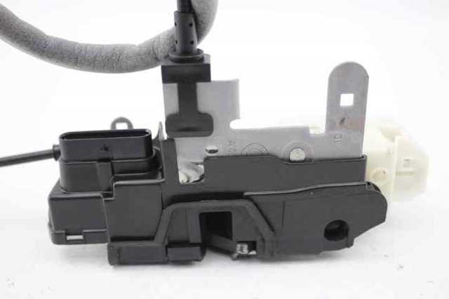 31440389 VOLVO Cerradura de puerta delantera izquierda  comprar en Oviedo