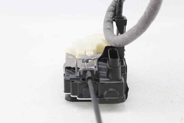 31440397 VOLVO Cerradura de puerta trasera izquierda  comprar en Lleida