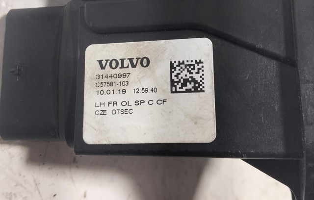 31440997 VOLVO Cerradura de puerta delantera izquierda  disponible Ourense