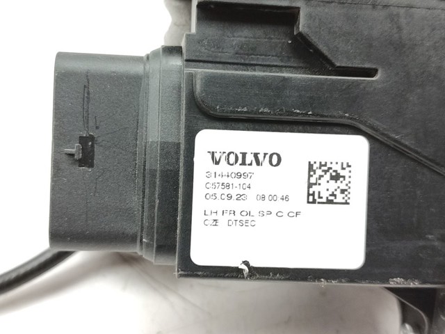 31440997 VOLVO Cerradura de puerta delantera izquierda  disponible Ourense