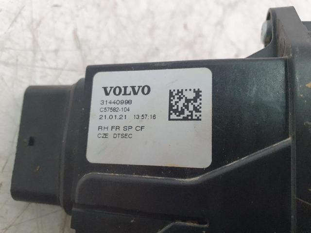 31440998 VOLVO Cerradura de puerta delantera derecha comprar Alcalá