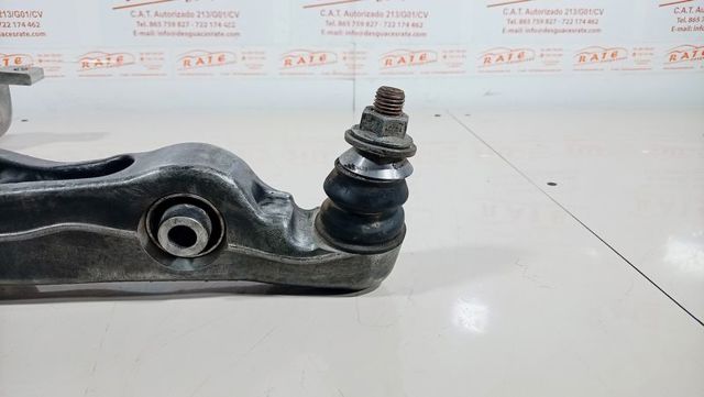 Brazo inferior derecho de la suspensión delantera 32381881 VOLVO