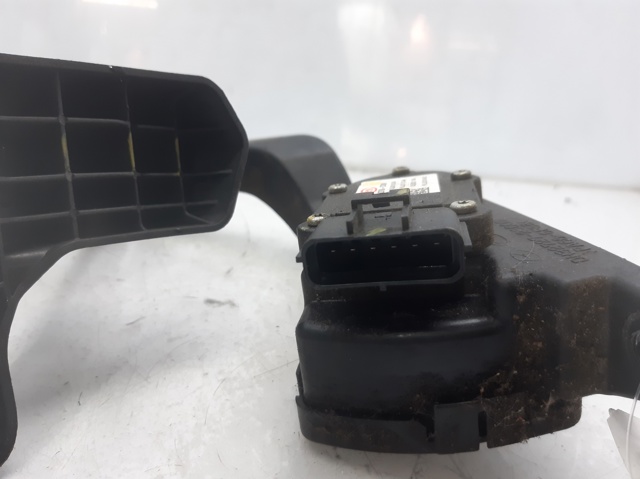 327002S000 HYUNDAI Pedal del acelerador  en stock Huelva