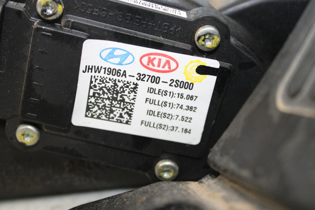 HYUNDAI 327002S000 Pedal del acelerador  disponible Valladolid