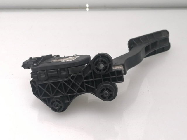 32700XXXXX HYUNDAI Pedal del acelerador  disponible Ourense