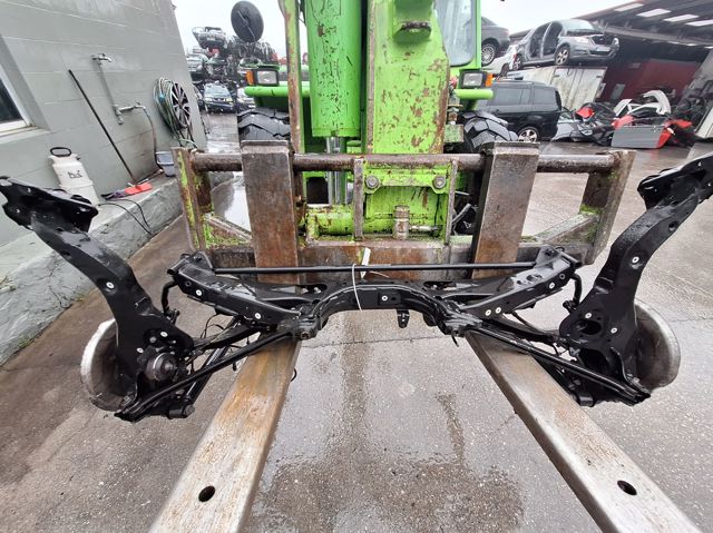 33306851560 BMW Subchasis trasero soporte motor  comprar en Jaén