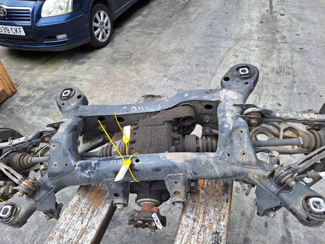 Suspensión, cuerpo del eje trasero 33316768645 BMW