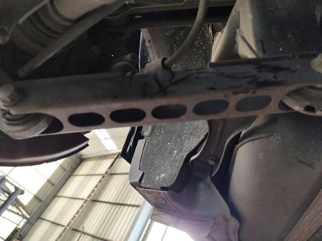 33326763477 Brazo longitudinal inferior trasero izquierdo/derecho  en stock Sabadell