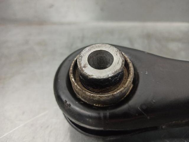33326770813 BMW Brazo inferior trasero izquierdo/derecho  disponible Ourense