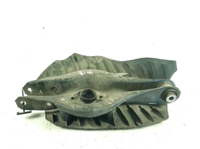 33326884694 Brazo inferior trasero izquierdo/derecho  en stock Sabadell