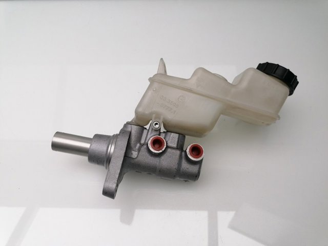 Cilindro principal de freno 3350887761 TOYOTA