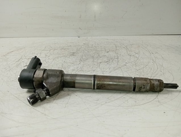 HYUNDAI 338002A110 Inyector de combustible  disponible Valladolid