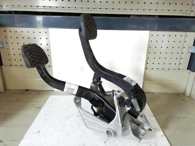 BMW 35006878300 Pedal embrague  en stock Terrassa
