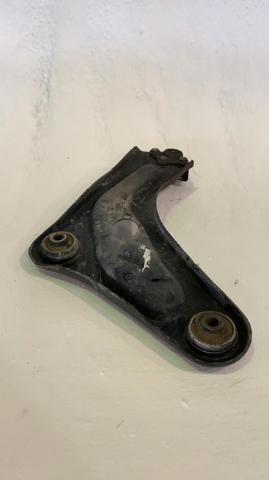 PEUGEOT 3520R7 Brazo inferior izquierdo de la suspensión delantera  en stock Valencia