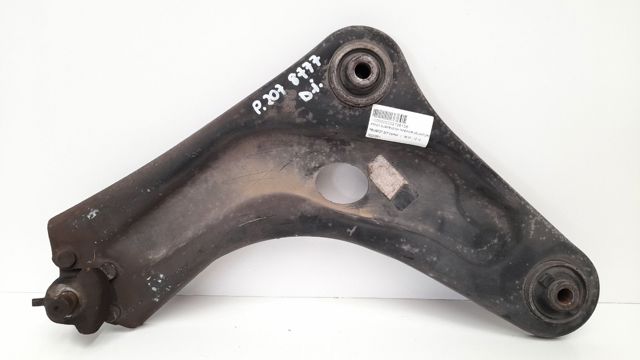 3520R7 Brazo inferior izquierdo de la suspensión delantera  en stock Castellón