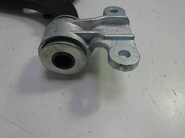 3520R8 Brazo inferior izquierdo de la suspensión delantera  en stock Sabadell
