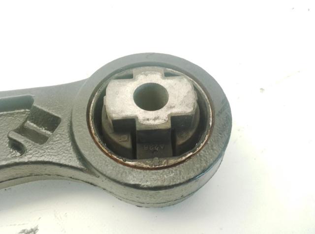 3520S0 Brazo inferior izquierdo de la suspensión delantera  en stock Castellón