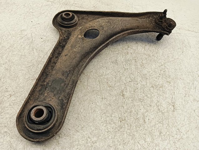 3520V1 Brazo inferior izquierdo de la suspensión delantera  disponible Burgos