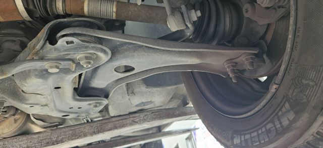 PEUGEOT 3520V1 Brazo inferior izquierdo de la suspensión delantera comprar Tarragona