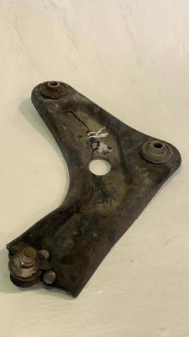 3521N8 Brazo inferior derecho de la suspensión delantera  en stock Castellón