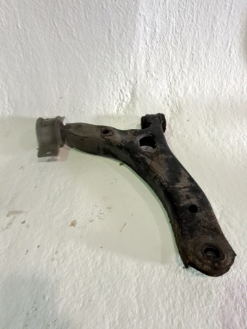 3521R3 PEUGEOT Brazo inferior derecho de la suspensión delantera  disponible Ourense