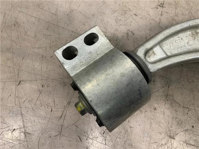 352530 Brazo inferior izquierdo de la suspensión delantera  disponible Utrera