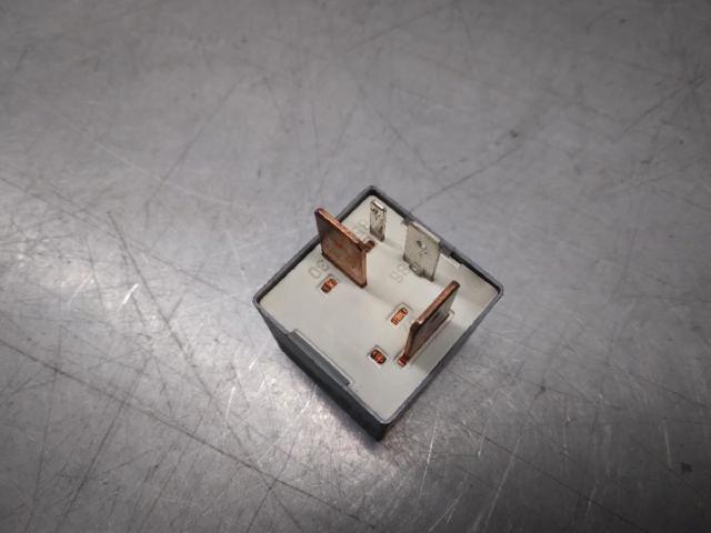 Relé de bujía de precalentamiento Skoda Octavia 1U2